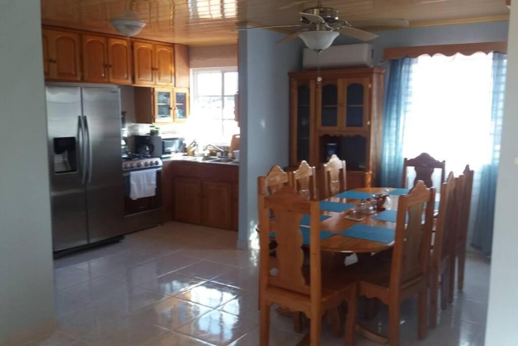 Villa Urania House Bocas del Toro Esterno foto