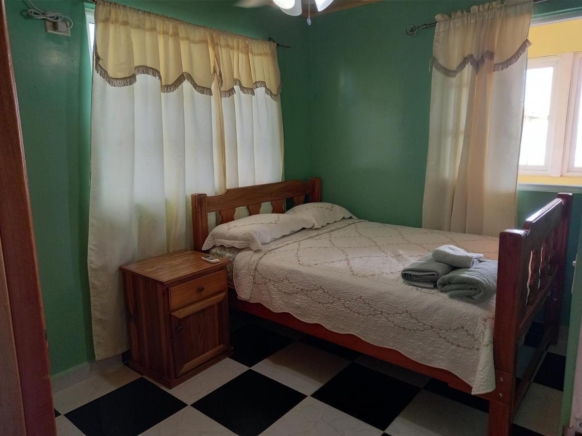 Villa Urania House Bocas del Toro Esterno foto