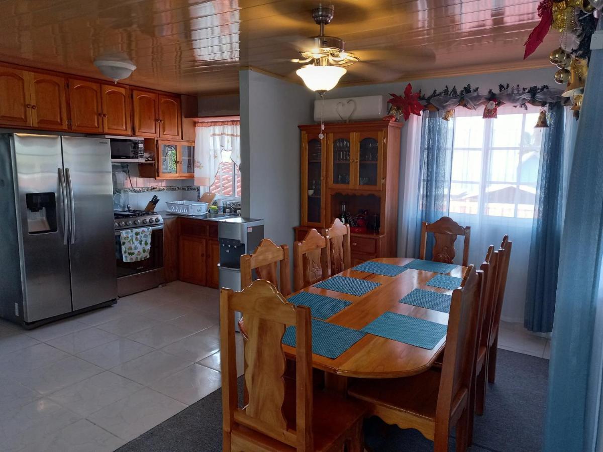 Villa Urania House Bocas del Toro Esterno foto